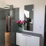 Apartmán Superior-apartment Mit Pool Und Seezugang *