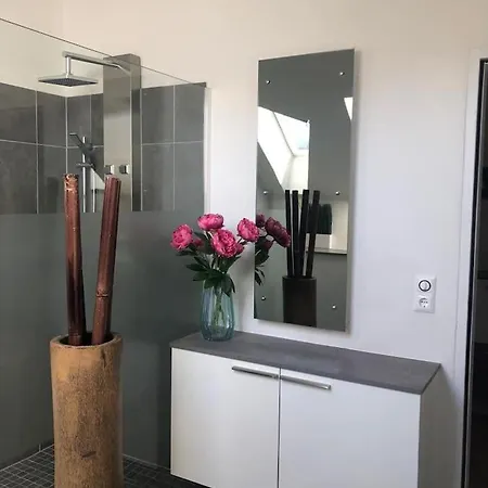 Lägenhet Superior-apartment Mit Pool Und Seezugang *