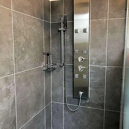 Superior-apartment Mit Pool Und Seezugang