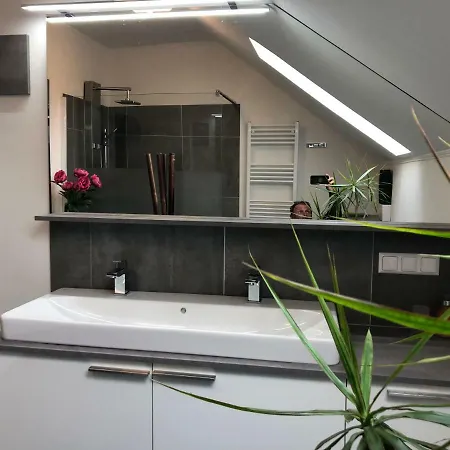 Lägenhet Superior-apartment Mit Pool Und Seezugang