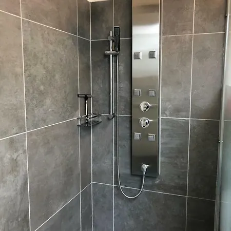 Lägenhet Superior-apartment Mit Pool Und Seezugang