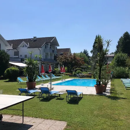 Superior-apartment Mit Pool Und Seezugang Апартаменты